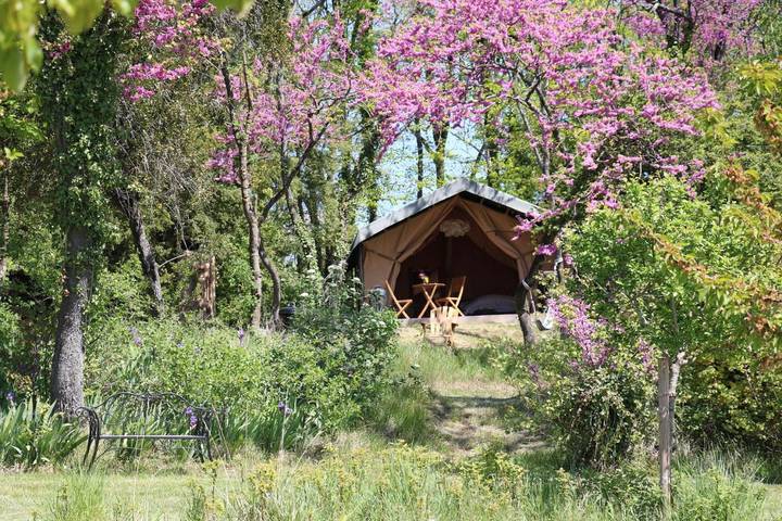 Cottage pour 2 personnes, avec piscine ainsi que jardin et vue dans Touraine