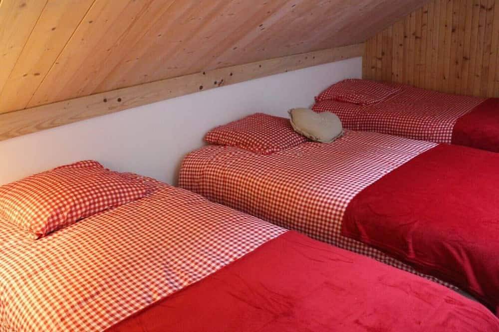 Ite Des Cascades 14 Personnes Au Pied Des Casacades Du Herisson in Bonlieu, Jura