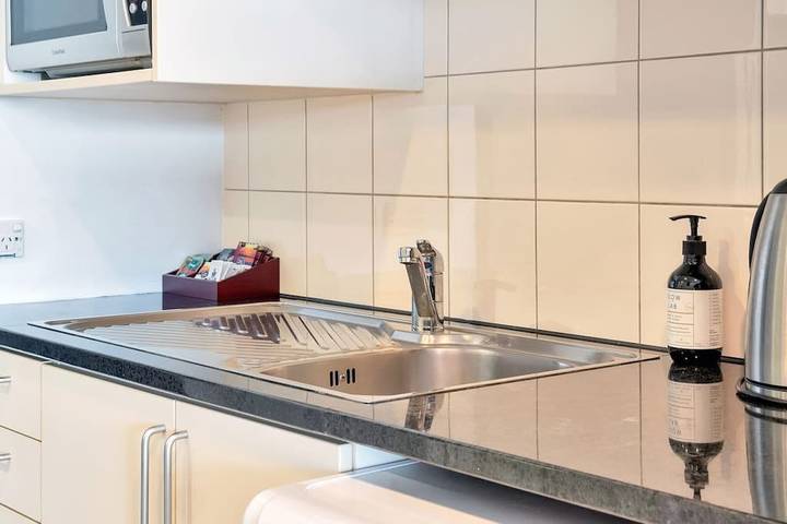 Holiday rental for 3 people, with pool and balcony in Auckland