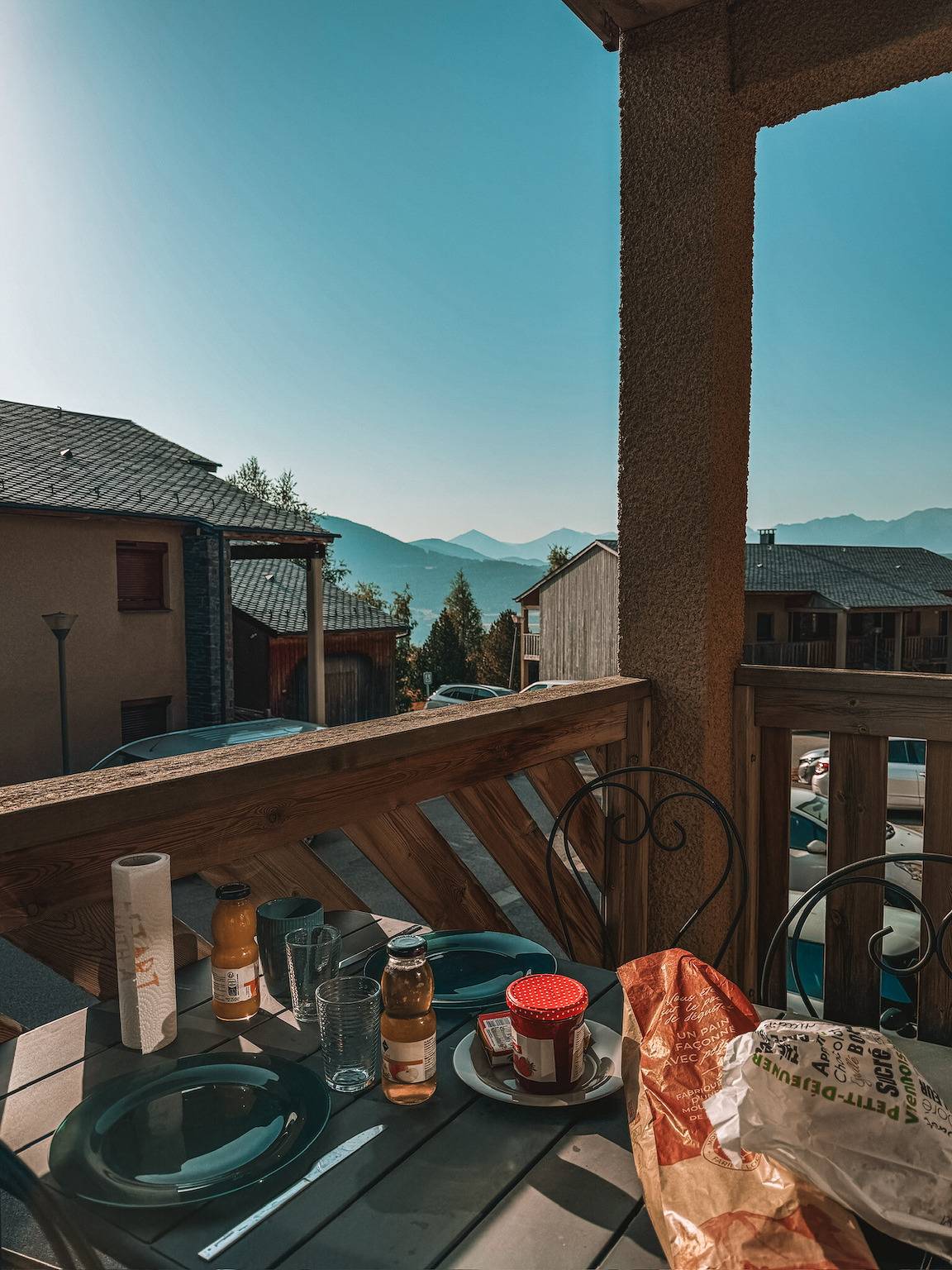 Entire apartment, Apartment 'Yci 66, Une Parenthèse Angloise' with Mountain View, Balcony and Wi-Fi in Les Angles, Prades region