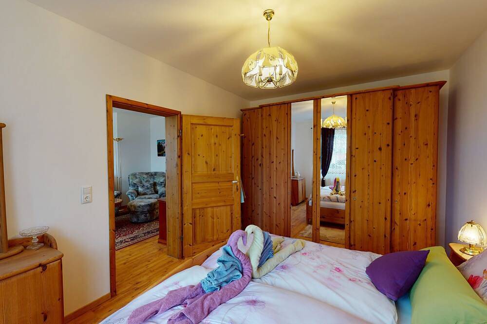 Ganze Wohnung, Ferienwohnung mit 75 qm Wohnfläche im 1. Obergeschoss in Sonneberg, Frankenwald