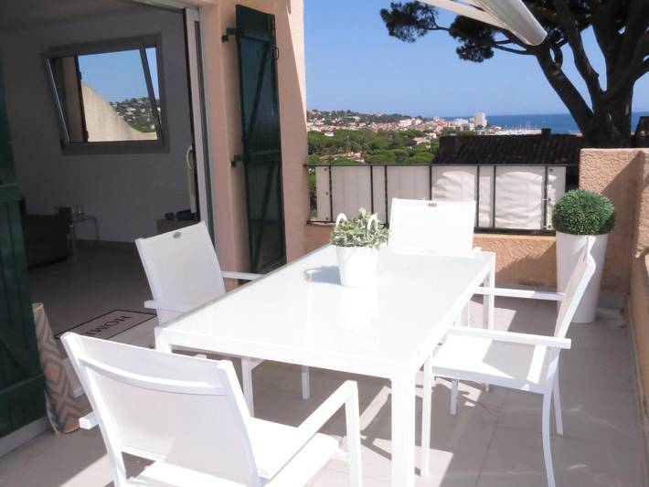 Location de vacances pour 6 personnes, avec piscine et terrasse à Sainte-Maxime