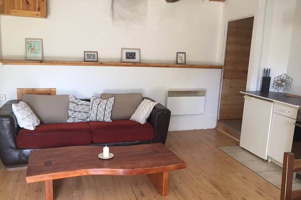 Appartement entier, Appartement rez de jardin vue sur la montagne in Colmars, Région Castellane
