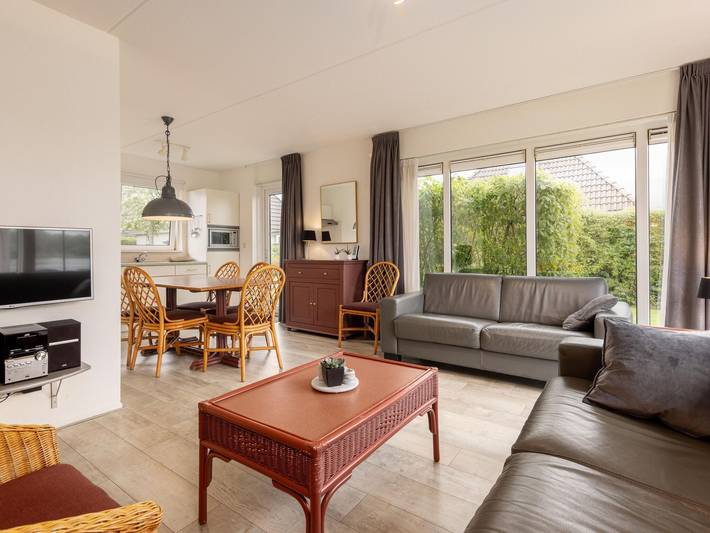 Bungalow für 6 Personen, mit Terrasse und Garten sowie Sauna und Pool in Earnewâld - 3