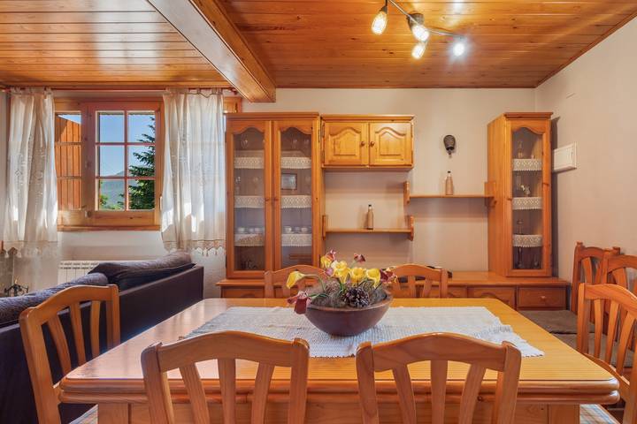Country House 'Hospitalillo' with Mountain View, Private Terrace and Wi-Fi in Cercs, Katalonske Pyrenæerne