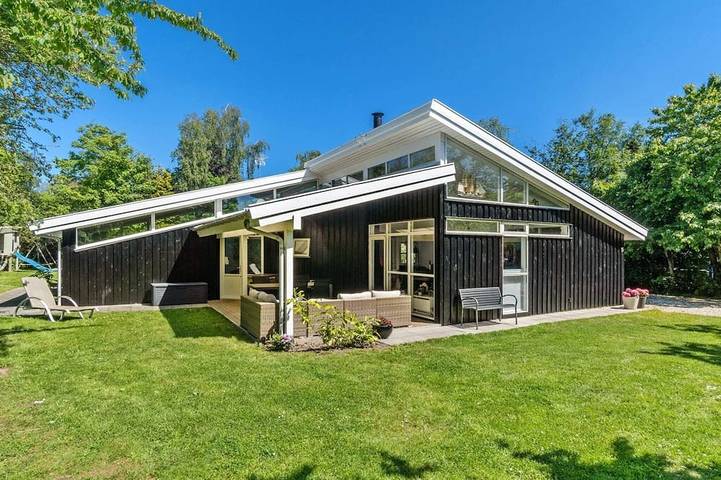 Ferienhaus für 8 Personen, mit Whirlpool und Terrasse sowie Garten und Pool