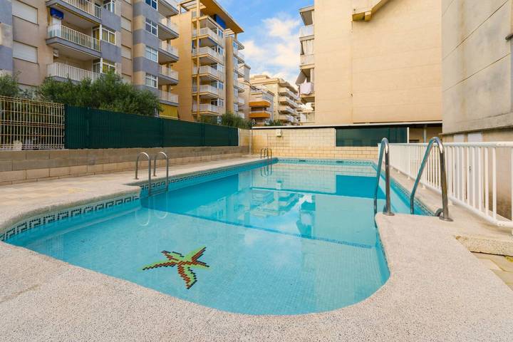 Appartamento per 4 persone, con piscina e balcone in Daimus