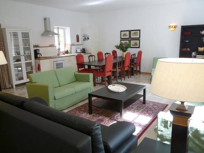 Location de vacances pour 8 personnes, avec piscine et jardin à Montaigu-le-Blin - 3