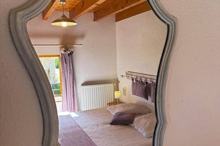 Ferienhaus für 4 mit privatem Garten, Haustiere erlaubt in Les Salles, Montbrison