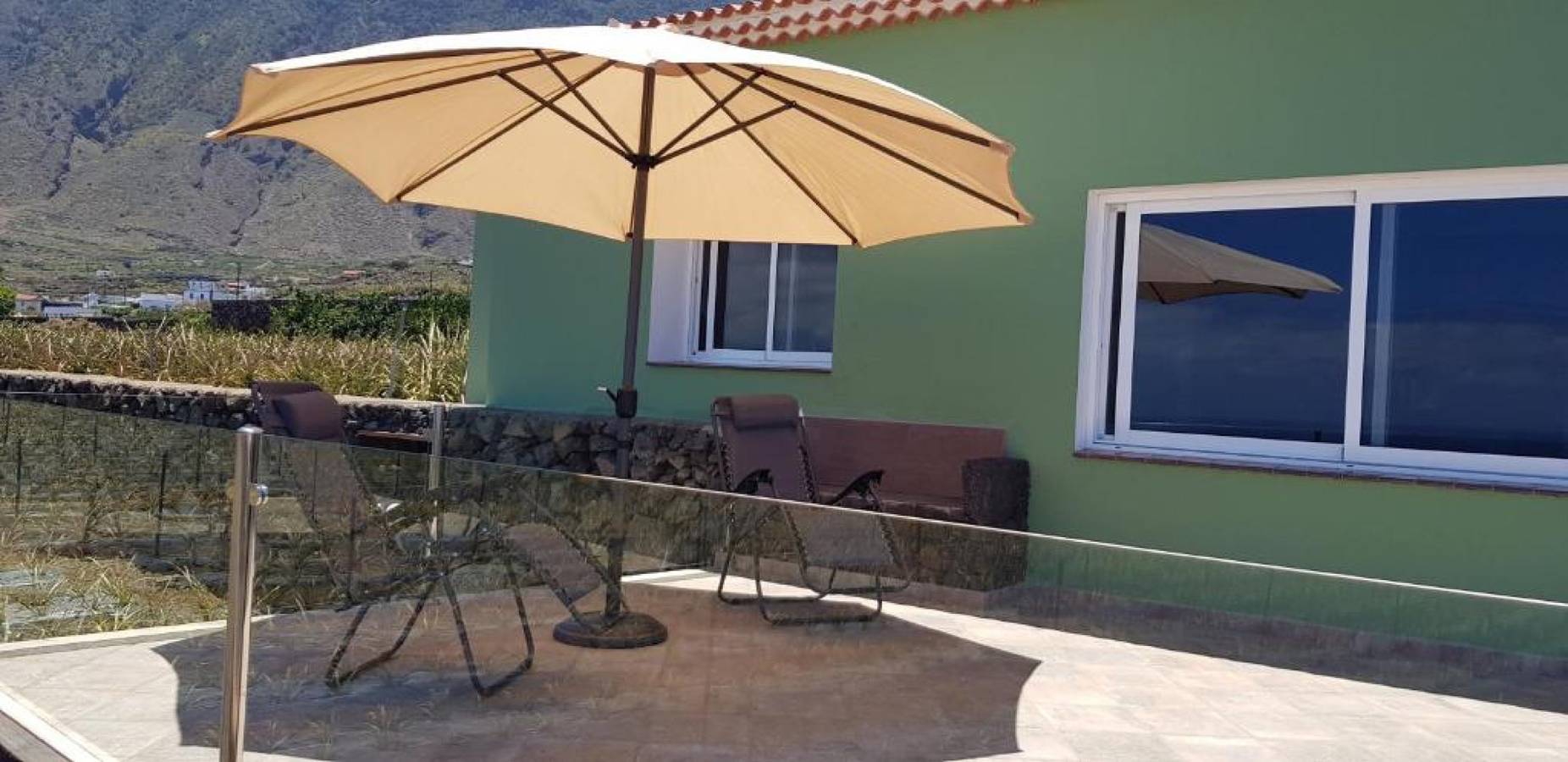 Ferienhaus 'Elvira' mit Meerblick, privater Terrasse und Wlan in Los Mocanes, Frontera