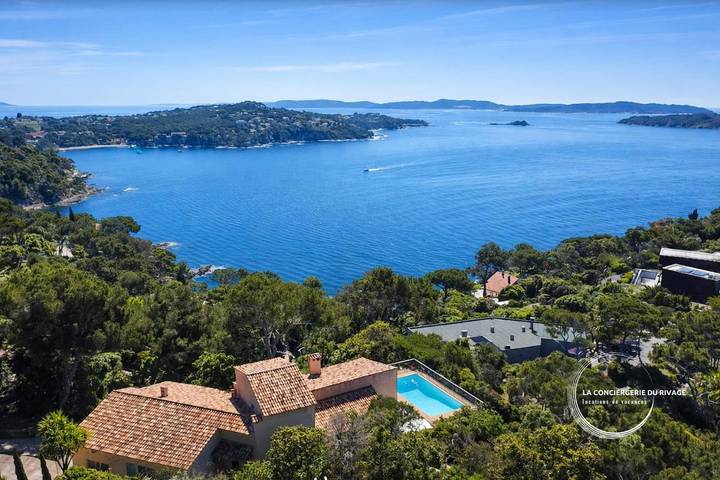 Location de vacances pour 12 personnes, avec jardin ainsi que piscine et vue dans Port du Niel - 2