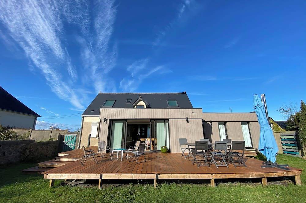 Comfortable family home. 6-8 people with exceptional sea view. in Quinéville, Cherbourg en omgeving