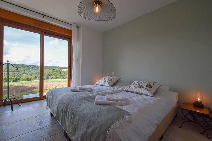 Location de vacances pour 6 personnes, avec terrasse ainsi que jardin et piscine à Saint-Médard-d'Excideuil - 2