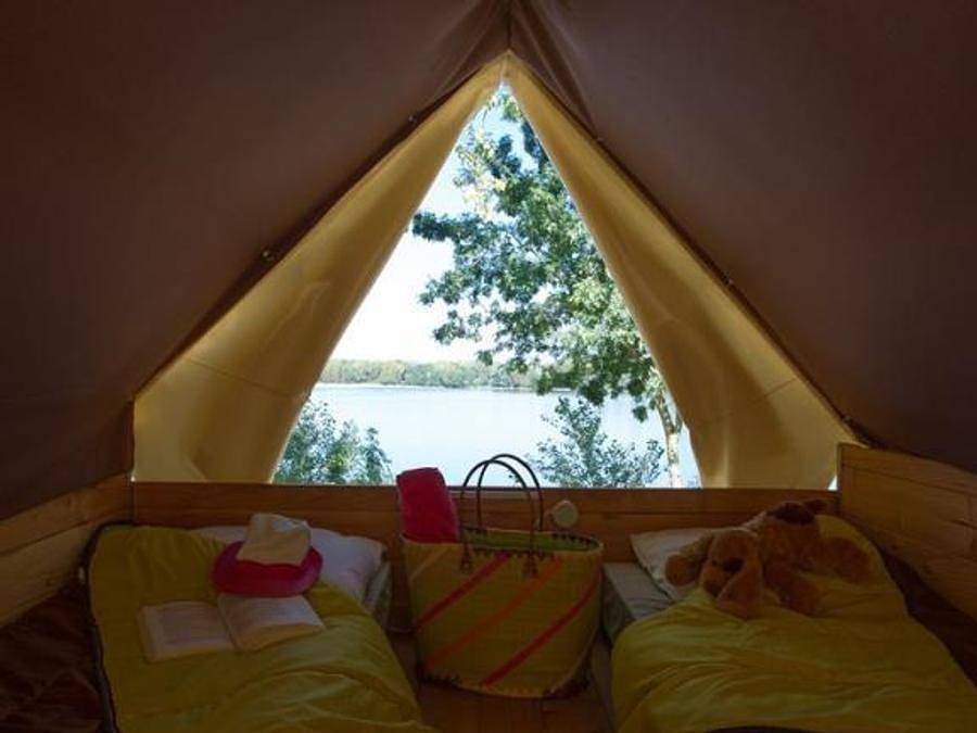Flower Camping du Port Caroline - Safarizelt 2 personen - Standard-Biwakzelt 1 Zimmer (ohne Sanitäranlagen / ohne Küche / ohne Parkplatz) in Loire-Authion, Angers und Umgebung