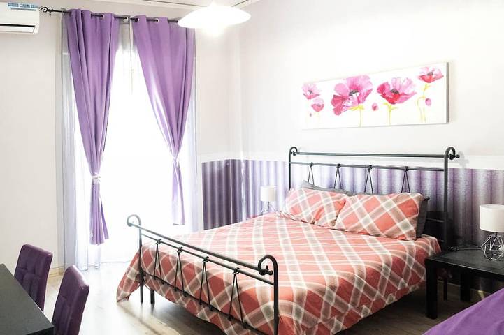 Appartement entier, Room with private bathroom - Grey in Naples, Province de Naples