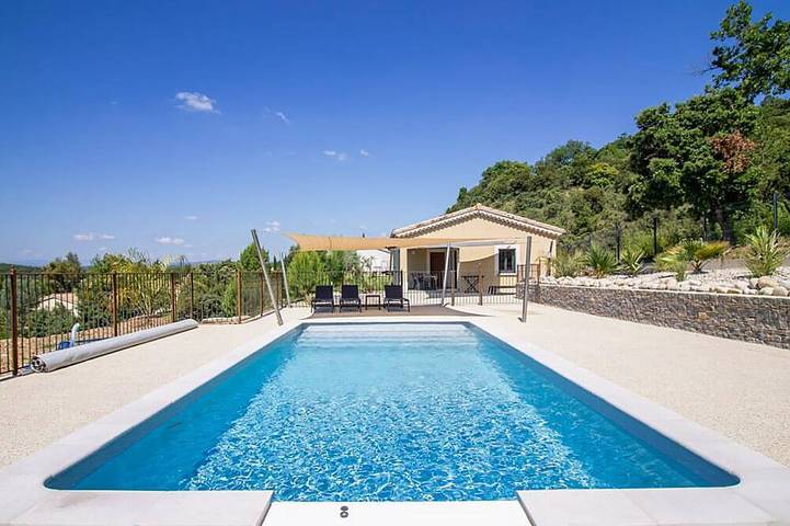 Location de vacances pour 5 personnes, avec terrasse et sauna ainsi que piscine et jardin, animaux acceptés à Saint-Maurice-d'Ardèche