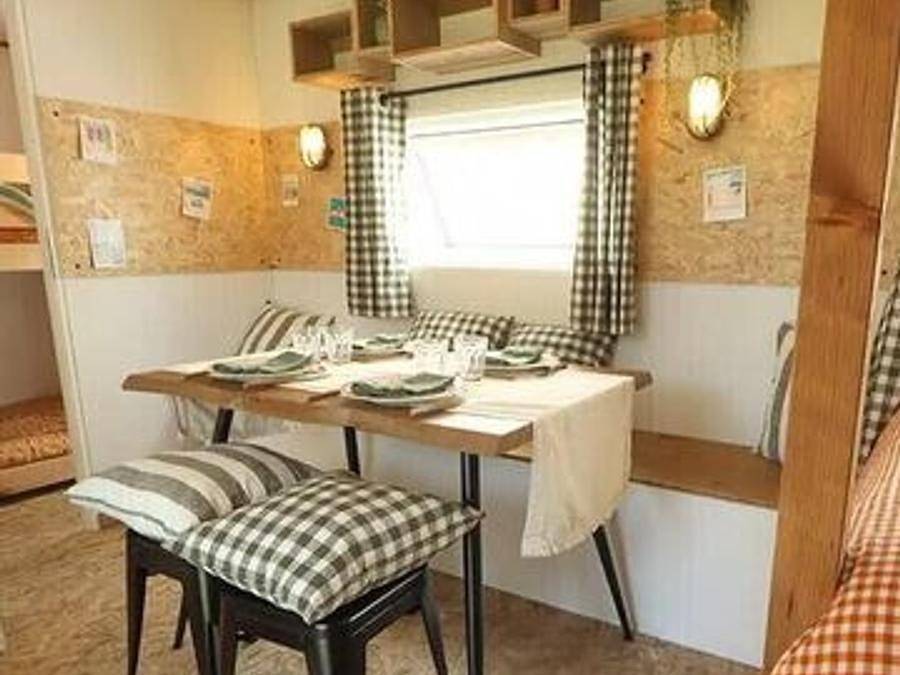 Alannia Neptuno - Glamping 4 persone - Casa minuscola | 2 camere da letto | 4 persone | Terrazza rialzata | 1 bagno | Aria condizionata in Pals, Costa Brava