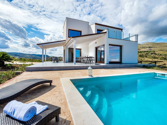 Villa con piscina per 8 persone, con piscina e giardino nonché terrazza a Castellammare del Golfo
