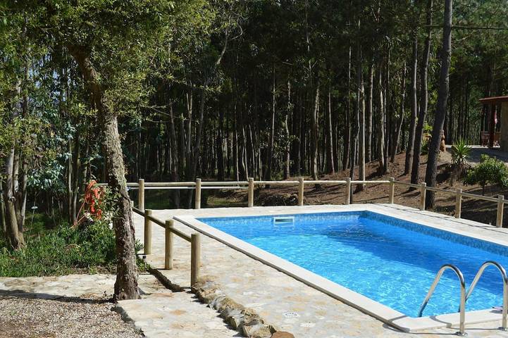 Gîte pour 4 personnes, avec balcon ainsi que piscine et jardin
