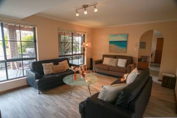 Vacation House for 12 Guests in Encounter Bay, South Australia, Picture 1