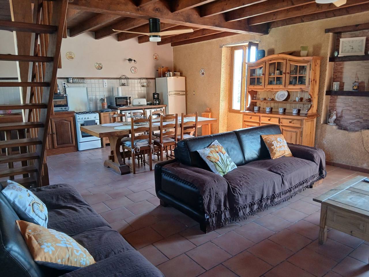 Maison de vacances « Grande maison avec piscine et cabane unique ,piscine privée, terrasse et Wi-Fi in Région de Villeneuve-sur-Lot