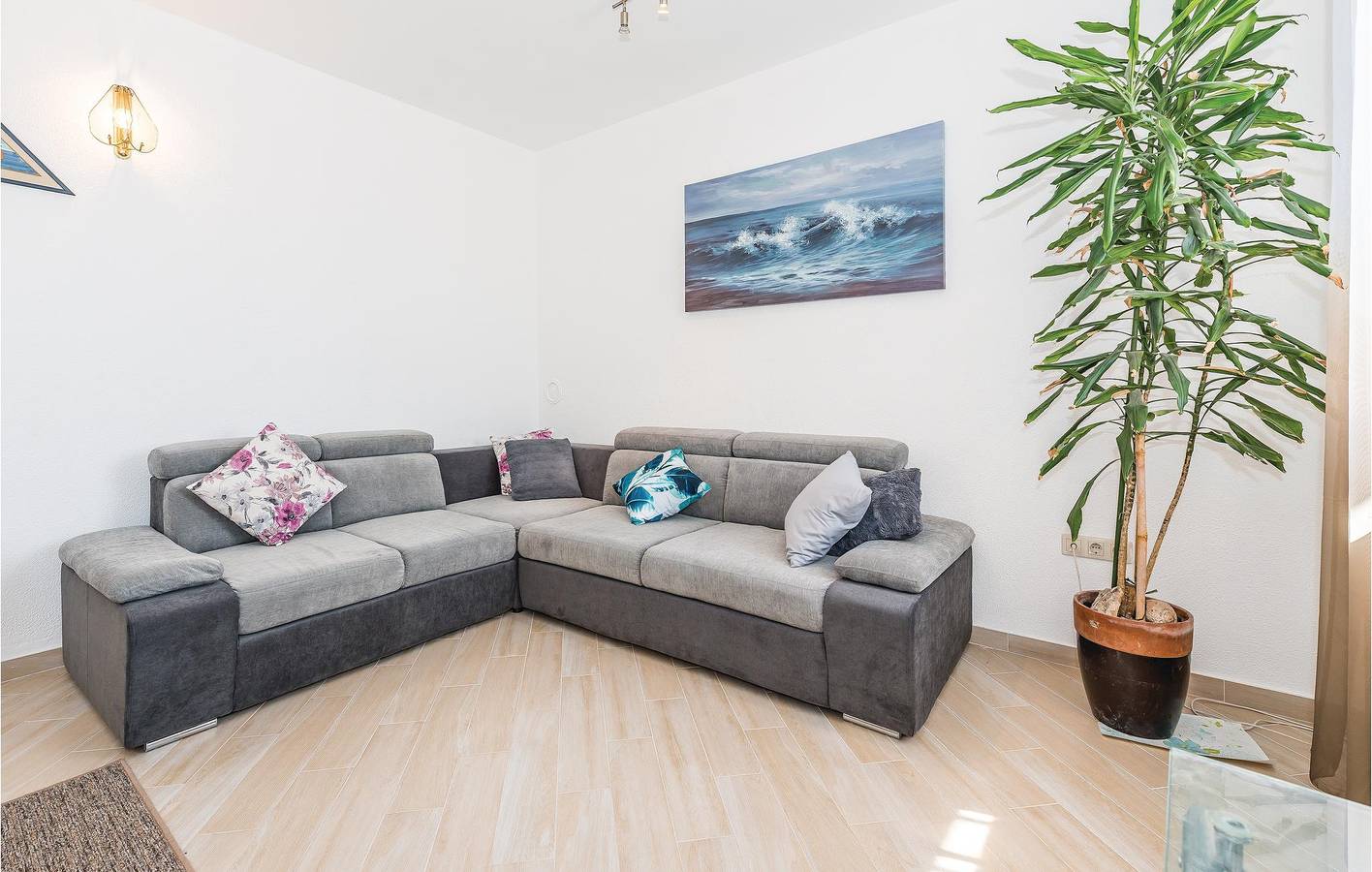 Ganze Ferienwohnung, Modernes Apartment mit 2 Schlafzimmern und Terrasse, 1,5 km vom Strand entfernt in Brodarica, Šibenik-Knin