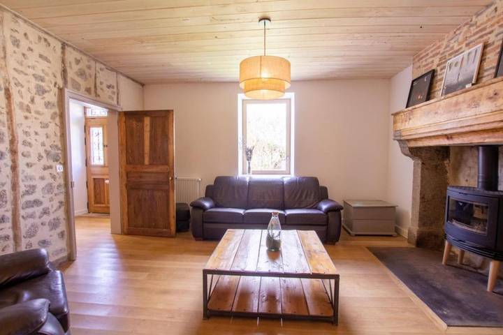 Location de vacances pour 6 personnes, avec jardin et terrasse, animaux acceptés à Saint-Estèphe (Dordogne)