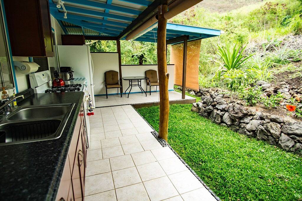 Cottage mit herrlichem Blick, Minuten zum Delphinschwimmen, sehr privat, erschwinglich in Napoopoo, Hōnaunau