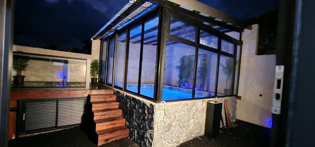 Gîte pour 2 personnes, avec vue ainsi que terrasse et piscine dans Observatoire astronomique des Makes - 4