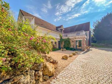 Gîte pour 16 personnes, avec jardin ainsi que sauna et jacuzzi à Leuvrigny