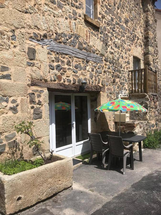 Location de vacances pour 6 personnes, avec balcon et vue, animaux acceptés à Yronde-et-Buron