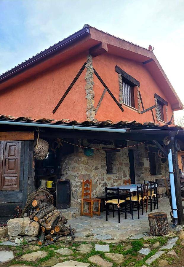 Casa de vacaciones para 8 personas, con jardín además de piscina y vistas, Se admiten mascotas en Valle del Jerte - 2