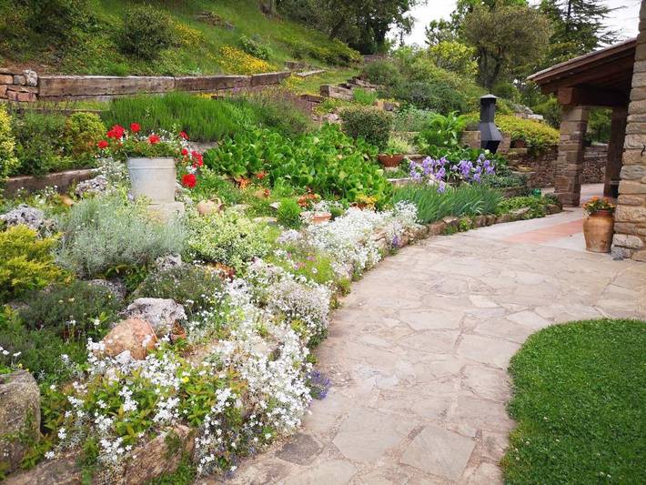 Casa rural para 9 personas, con vistas además de piscina y jardín, Se admiten mascotas en Bages - 3