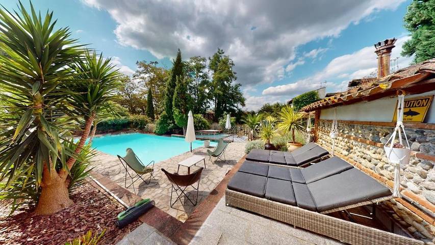 Location de vacances pour 12 personnes, avec terrasse ainsi que vue et piscine, animaux acceptés à Auterive