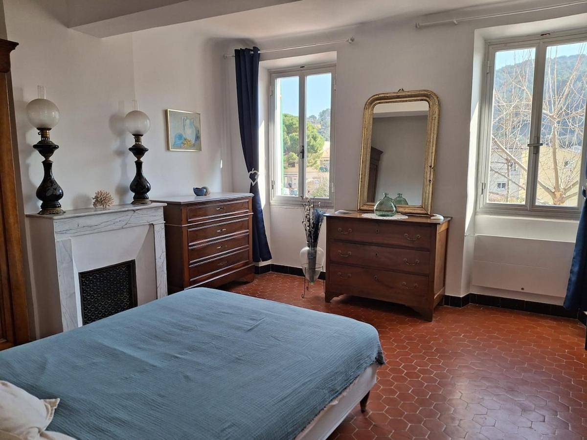 Appartement entier, Logement indépendant, coeur de village provençal in Solliès-Toucas, Côte méditerranéenne (France)