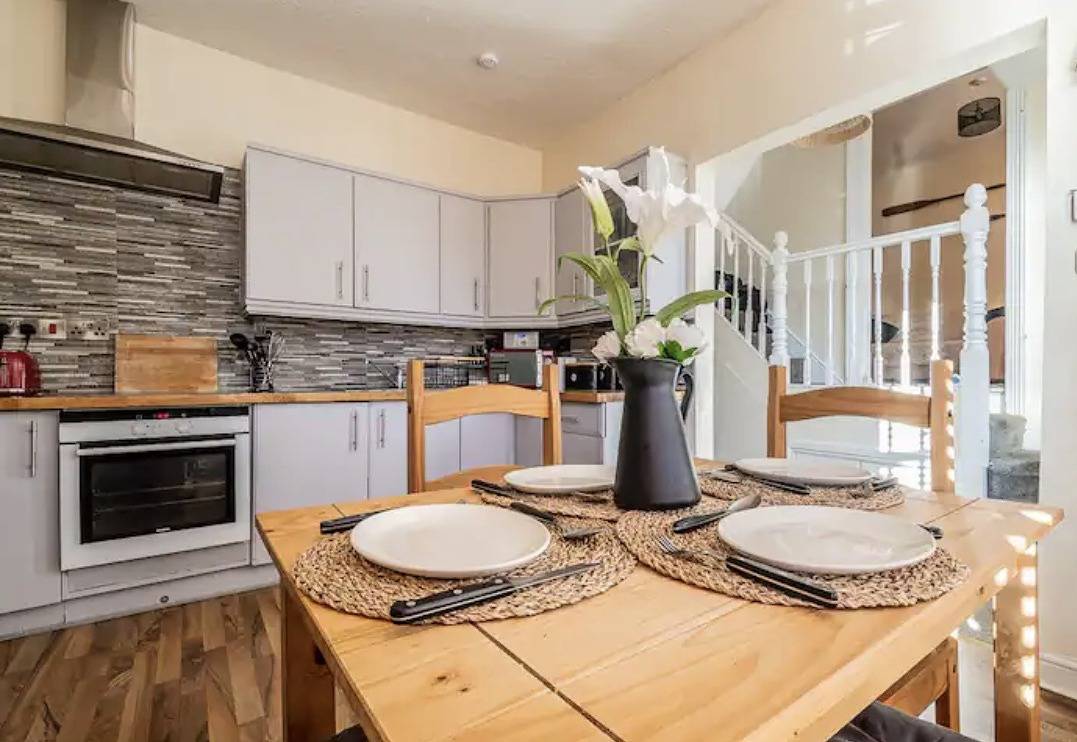 The Boat House Sleeps 4 Pet Friendly in Dawlish, Devon