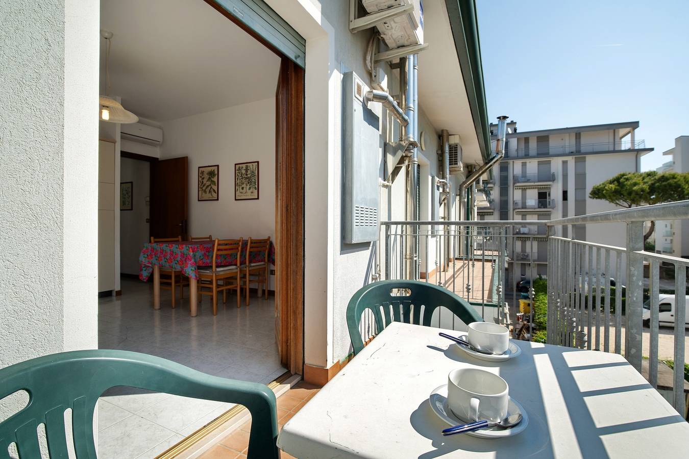 Appartamento intero, Appartamento 'Villa Pineta' con terrazza privata, balcone e aria condizionata in Lido di Jesolo, Jesolo