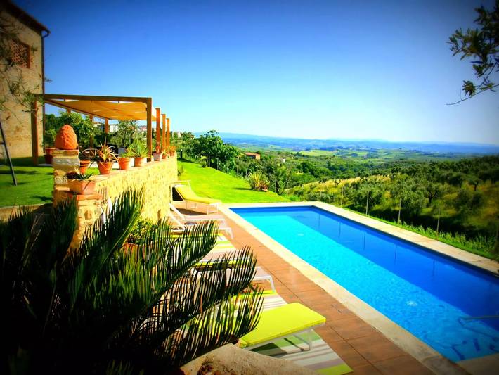 Villa for 8 people, with yard and pool in Vinci