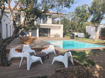 Cottage pour 8 personnes, avec piscine ainsi que vue et jardin dans Plage De L Ovu Santu