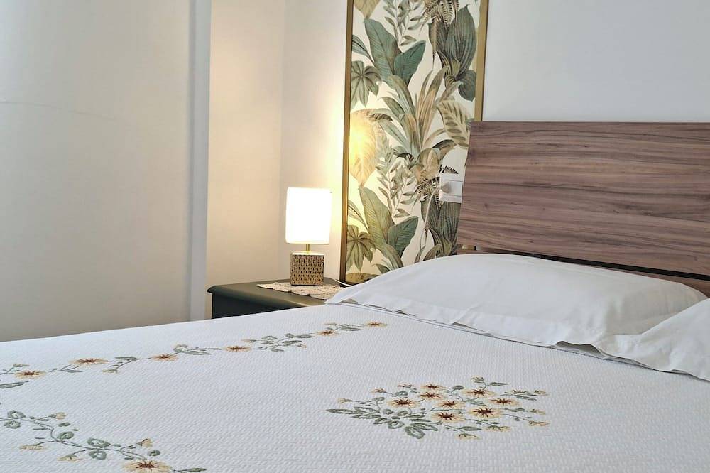 Entire apartment, Bright one-bedroom apartment within walking distance of downtown in Viterbo, Viterbo Province