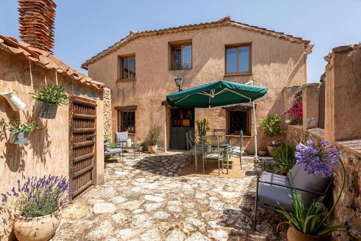 Casa rural para 6 personas, con jardín, Se admiten mascotas en Torreiglesias