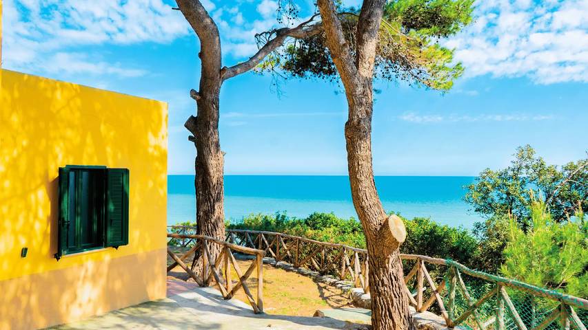 Camping für 4 Personen, mit Pool und Terrasse in Apulien - 2