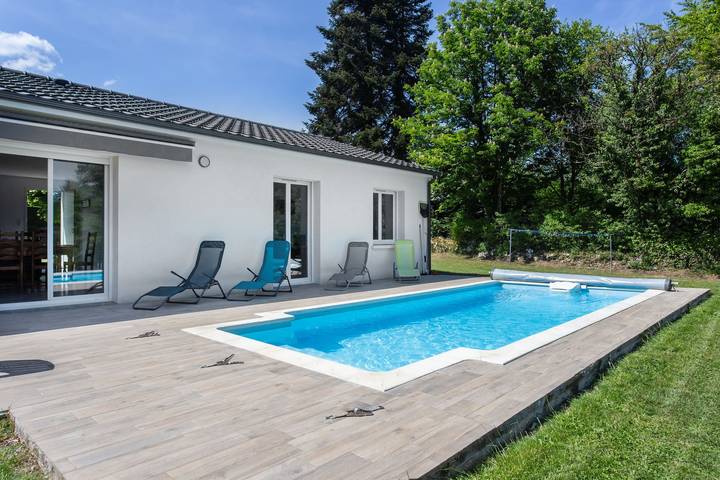 Feriehus for 8 personer, med Hage og Innsjøutsikt i Dordogne