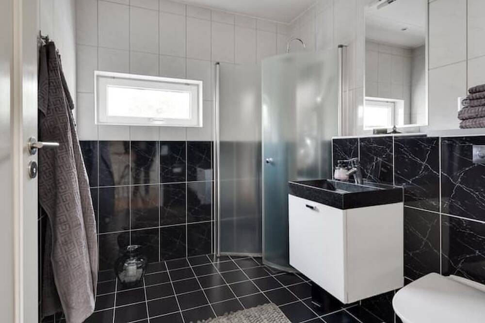 230 sqm cozy house near both sea and forest with Swimspa in Göteborg, Västergötland
