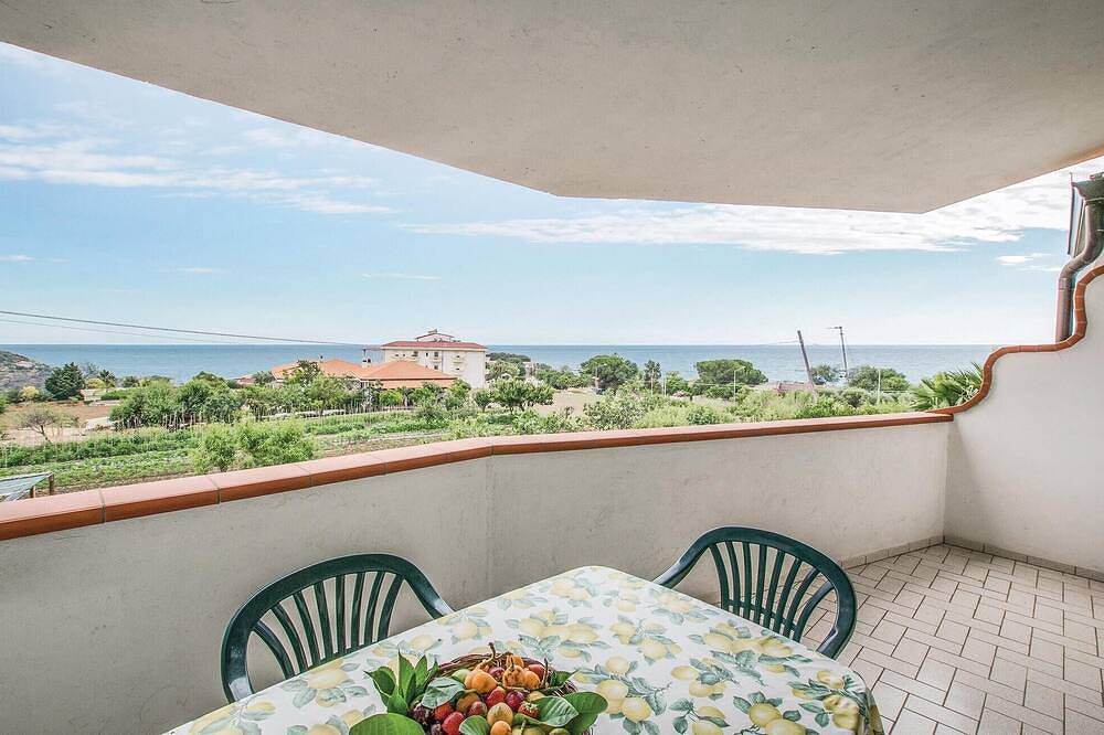 Appartement entier, Charmant appartement à Ricadi avec piscine extérieure in Santa Maria (Vibo Valentia), Ricadi (municipality)