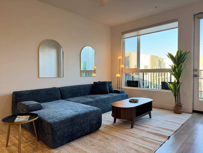 Vacation rental for 3 people, with yard and terrace as well as pool in Orange County