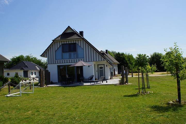 Ferienhaus für 6 Personen, mit Terrasse und Garten sowie Sauna in Altenpleen