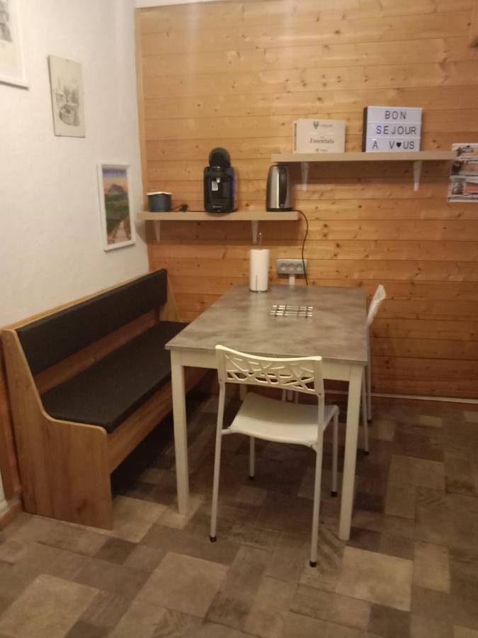 Location de vacances pour 2 personnes, avec vue et terrasse, animaux acceptés à Aydat - 4