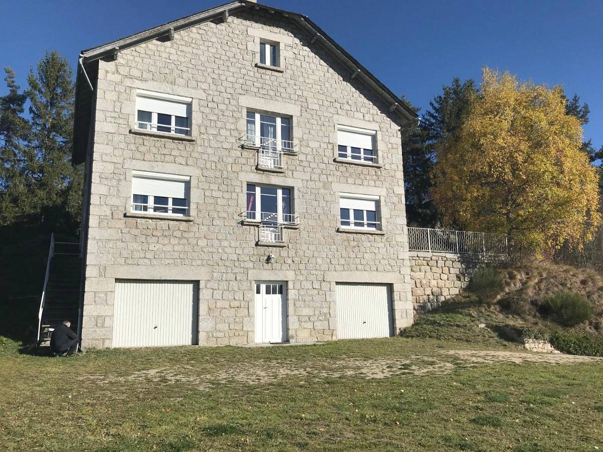 Seven-Bedroom House in Serverette, Région de Mende