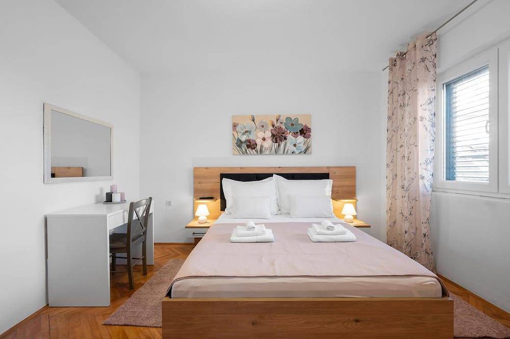 Schönes Haus mit 2 Schlafzimmern in. in Betina, Tisno